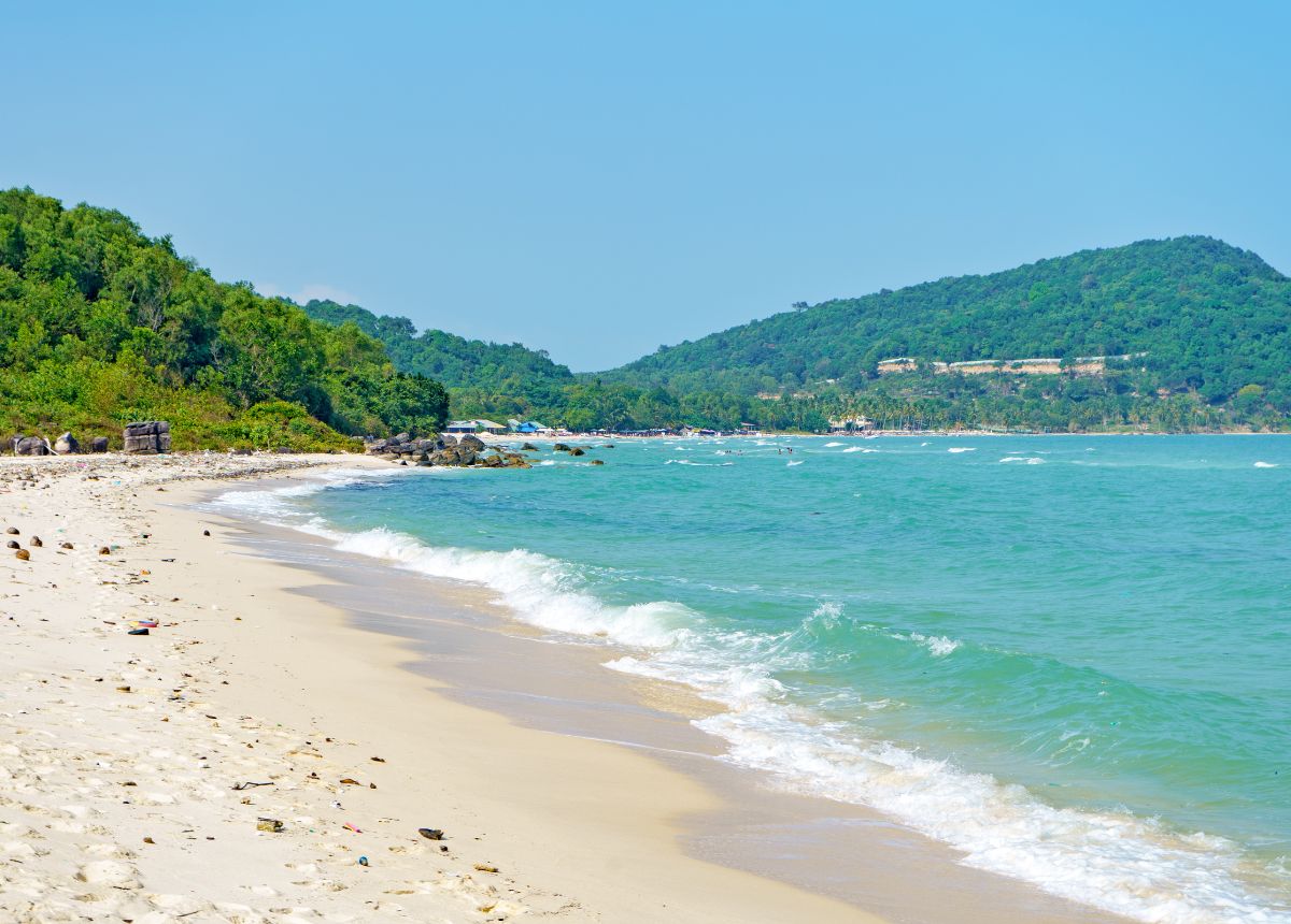 Bãi biển trong xanh, thích hợp để đầu tư bất động sản nghỉ dưỡng Phú Quốc 