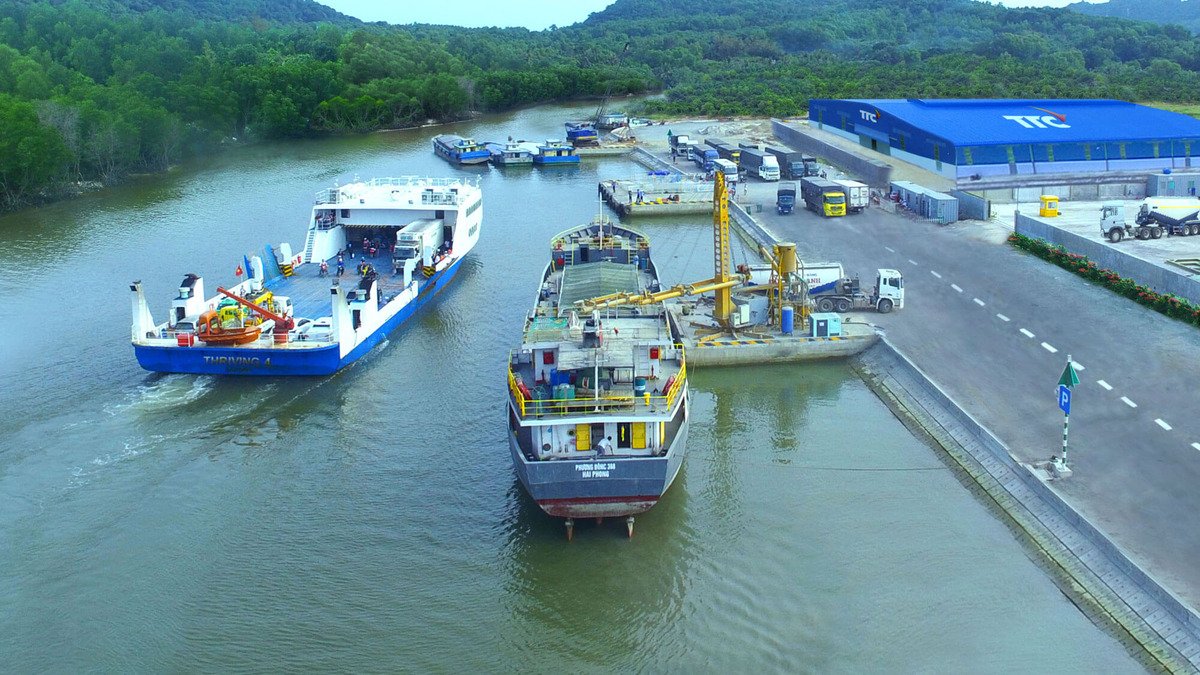 Cảng Vịnh Đầm Phú Quốc là tổng kho hàng hóa lớn tại đảo ngọc 